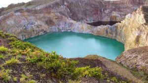 Gunung Kelimutu