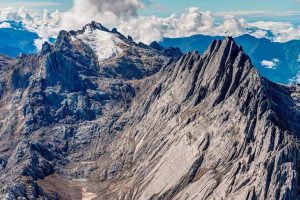 Puncak Jaya atau Carstensz Pyramid